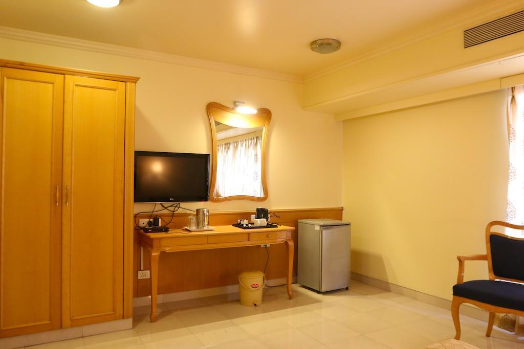 The Ambassador Hotel Pune Exterior photo