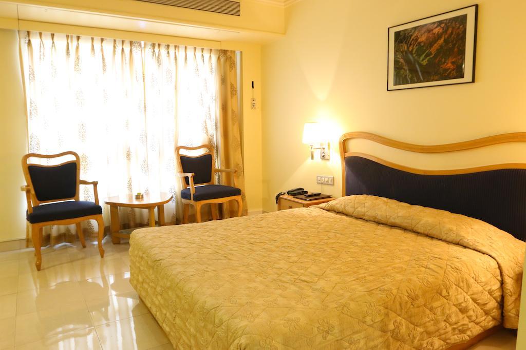 The Ambassador Hotel Pune Room photo