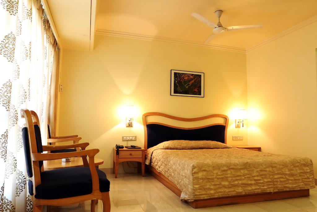 The Ambassador Hotel Pune Room photo